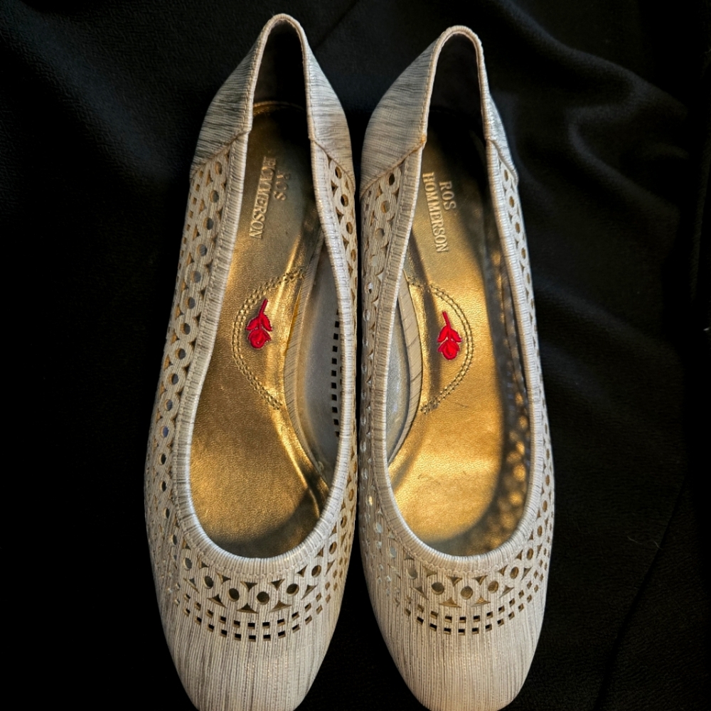 Ros Hommerson like new Tina ballet flats size 8W